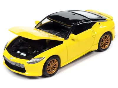Diecast Model Autoworld 2023 Nissan Z Ikazuchi Yellow With Super Black Top "import Legends" Limited Edition 1/64 Diecast Mod