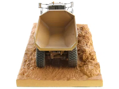 Diecast Model Diecast Masters Cat Caterpillar 745 Articulated Truck With Operator (dirty Version) "weathered" Series 1/50 Diecast