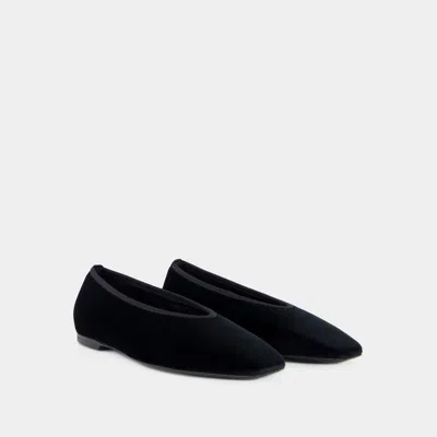 Totême Toteme Minimalist Velvet Ballerinas Shoes In Black