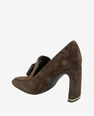 Kenneth Cole Nova Pump In Chocolate Suede