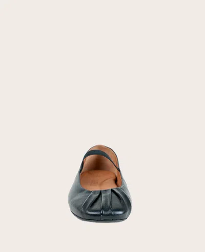 Gentle Souls Women's Wynona Flats In Black Leather