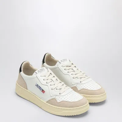 Autry Medalist Low Sneakers In White