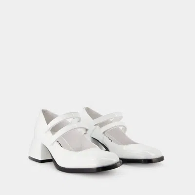 Nodaleto Bulla Bacara Pumps In White