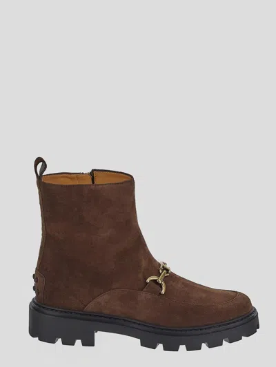 Tod's Logo-plaque Suede Ankle Boots In Multicolor