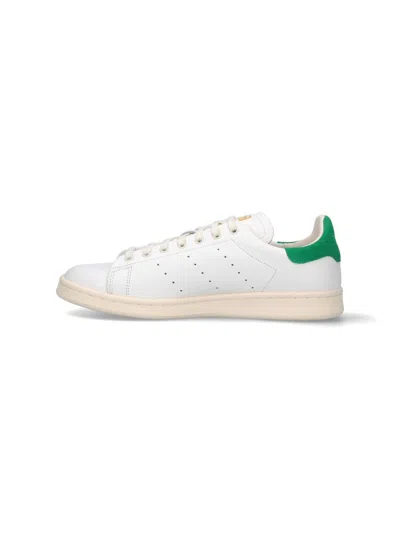 Adidas Originals Low Top Sneakers With Contrast Heel Tab In White