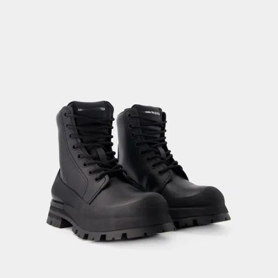 Alexander Mcqueen Alexander Mc Queen Wander Black Leather Boot In Black
