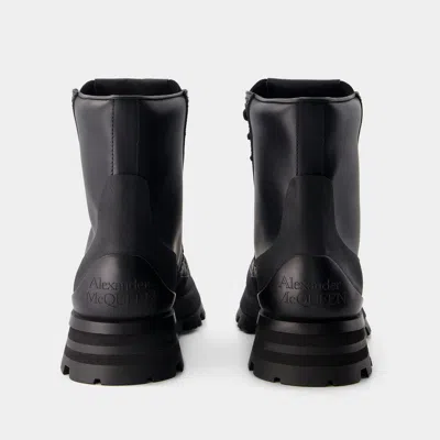 Alexander Mcqueen Alexander Mc Queen Wander Black Leather Boot In Black
