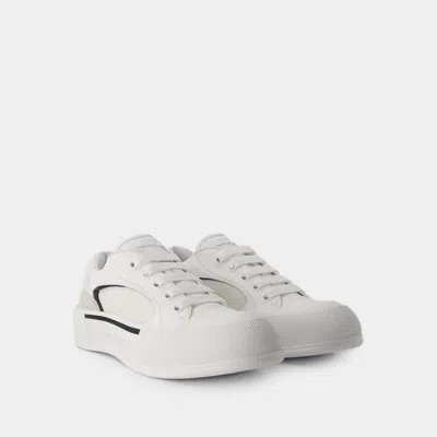 Alexander Mcqueen Skate Deck Plimsoll Low-top Sneakers In White