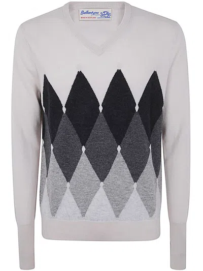 Ballantyne V Neck Pullover In White