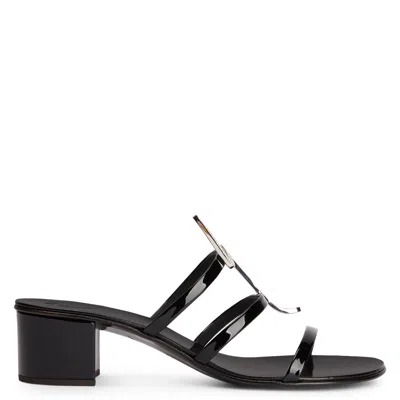 Giuseppe Zanotti Syrma G-strap Sandals In Black