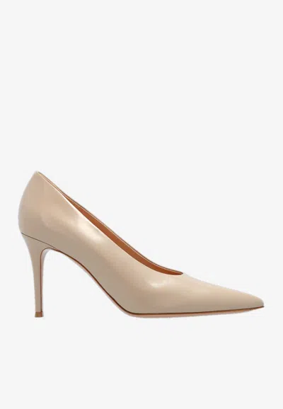 Gianvito Rossi Leather Robbie Dã©collet In Beige