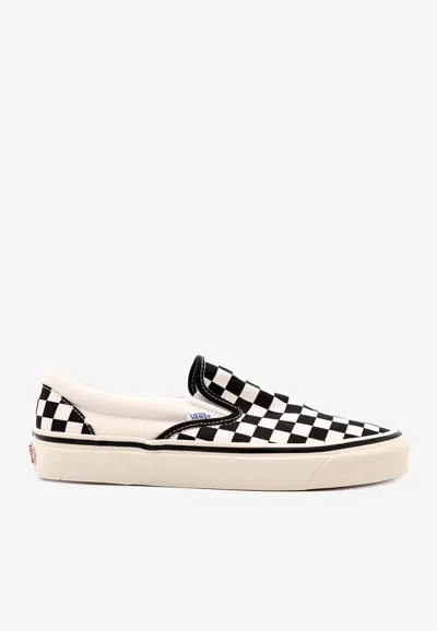 Vans Classic Slip On In Checkerboard Print In White And Black With White Stripe In White