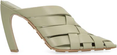 Bottega Veneta Mule Alfie Travertine In Black