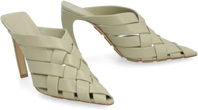Bottega Veneta Mule Alfie Travertine In Black