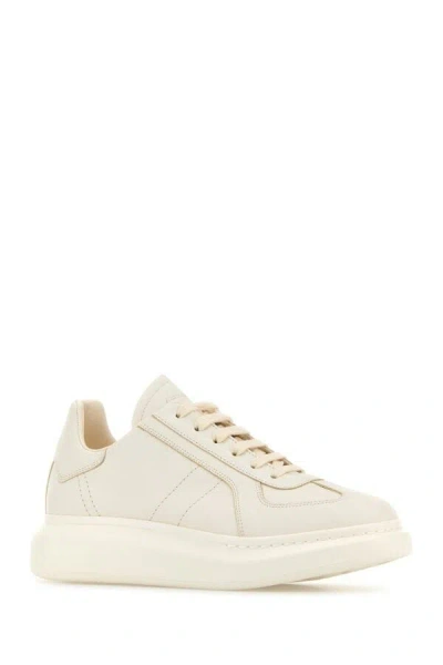 Alexander Mcqueen Men White Leather Sneakers In White