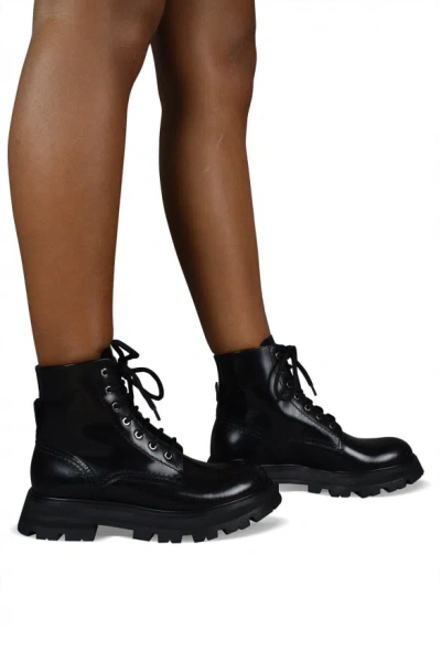 Alexander Mcqueen Wander Boots In Black