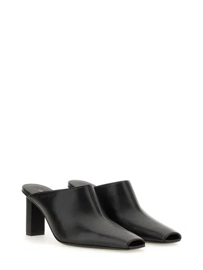 Courrèges Pointed Toe Mules In Smooth Leather In Black
