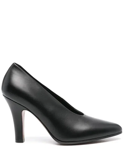 The Row Prudens 90 Leather Pumps In Black