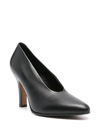 The Row Prudens 90 Leather Pumps In Black