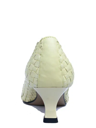 La Rose Carol Woven-design Pumps In Maiz