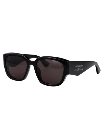 Alexander Mcqueen Alexander Mc Queen Cat Eye Sunglasses Am0468 S 001