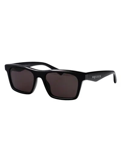 Alexander Mcqueen Alexander Mc Queen Cat Eye Sunglasses Am0472 S 001