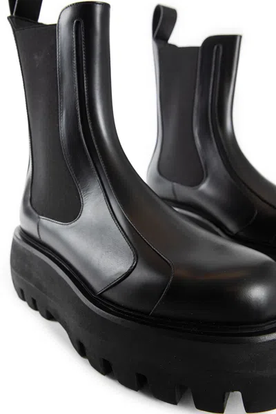 Alexander Mcqueen Man Black Boots In Black