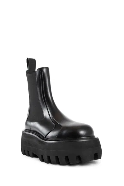 Alexander Mcqueen Woman Black Boots In Black