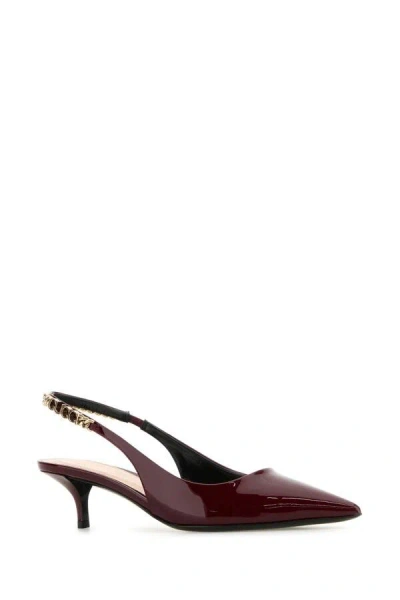 Gucci Signoria Patent Logo Chain Kitten Pumps In Red