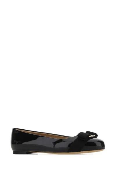 Ferragamo Varina Bow-embellished Patent-leather Ballet Flats In Black
