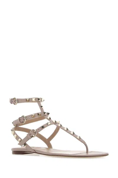 Valentino Rockstud Flip-flop Sandals In Pink