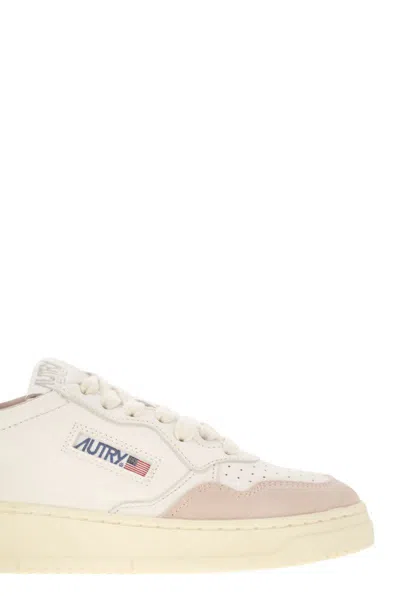 Autry Medalist Low Sneakers In White