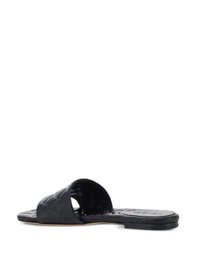 Bottega Veneta Braided Pattern Amy Flat Mule Shoes In Black