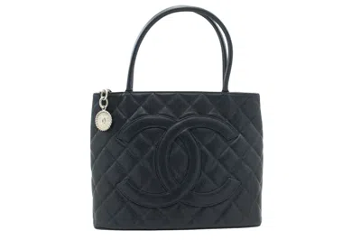 Pre-owned Chanel Medaillon Black Leather Shoulder Bag ()