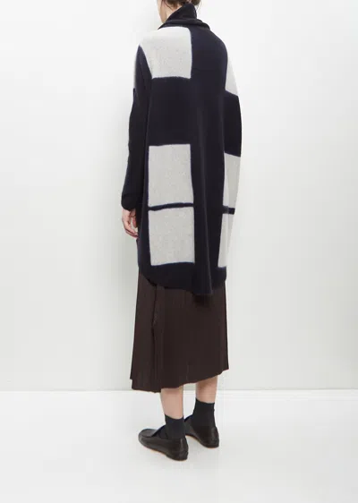 Suzusan Cashmere Seamless Upside Down Cape In Black / Light Grey