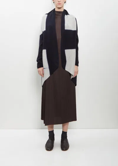 Suzusan Cashmere Seamless Upside Down Cape In Black / Light Grey