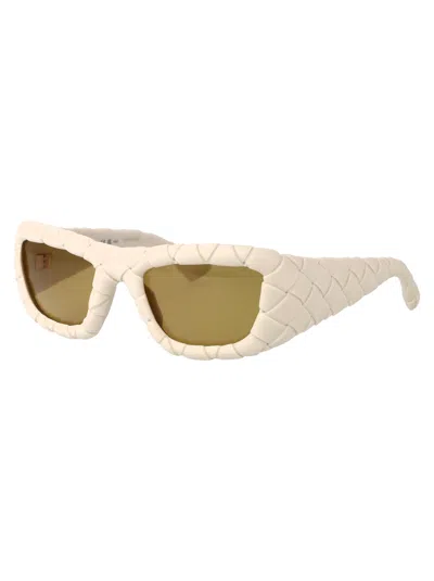 Bottega Veneta White Intrecciato Round Acetate Sunglasses