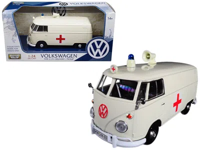 Motormax Volkswagen Type 2 (t1) Ambulance Cream 1/24 Diecast Model By