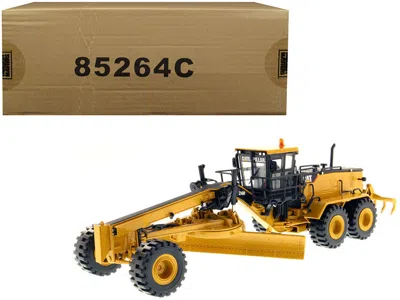 Diecast Masters Cat Caterpillar 24m Motor Grader With Operator "core Classics Series" 1/50 Diecast Model By Diecast