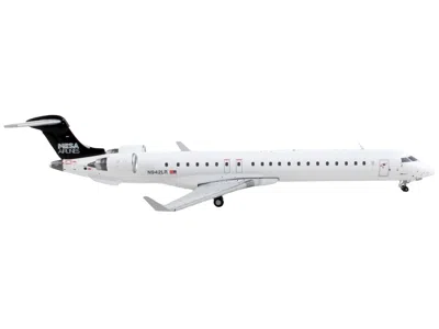 Geminijets Bombardier Crj900 Commercial Aircraft "mesa Airlines" White With Black Tail 1/400 Diecast Model Airp
