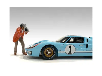 American Diorama 2 In. Race Day Figurine Iii For 1-24 Scale Model Car