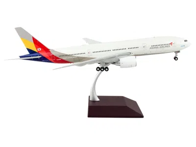Geminijets Boeing 777-200er Commercial Aircraft "asiana Airlines" White With Striped Tail "gemini 200" Series 1