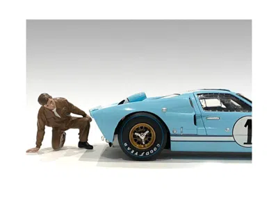 American Diorama 2 In. Race Day Figurine Iii For 1-24 Scale Model Car