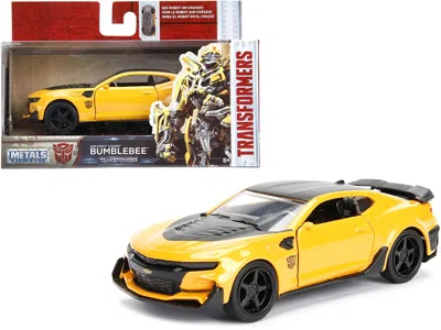 Jada 2016 Chevrolet Camaro Yellow Bumblebee With Robot On Chassis "transformers: The Last Knight" (2017)
