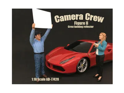 American Diorama Camera Crew Figure Ii Crew Holding Reflector For 1-18 Scale