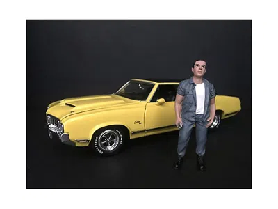 American Diorama Sam With Tool Box Figurine For 1-18 Scale Model