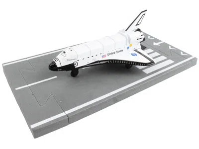 Runway24 Nasa "discovery" Space Shuttle White "united States" With Runway Section Diecast Model Airplane By R