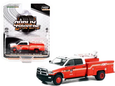 Greenlight 2018 Ram 3500 Dually Crane Truck Red And White With Stripes "fdny (fire Department Of The City Of Ne