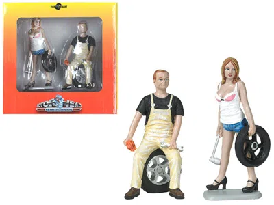 Motorhead Miniatures Meg And Derek Tire Brigade 2 Piece Figurine Set 1/18 By