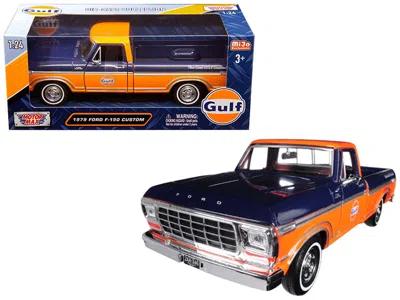 Motormax 1979 Ford F-150 Custom Pickup Truck Gulf 1-24 Diecast Model Car Dark Blue & Orange